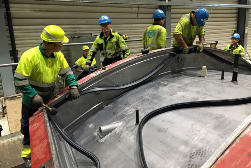 Workers attach the gaskets from SEALABLE at Oslo Follo Line project